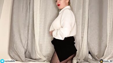 The realtor sucks no worse than she sells apartments.