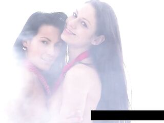 Arwen & Lexi Dona Anal Fisting