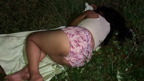 No puedo dejar a esta mujer acostada sola en la calle