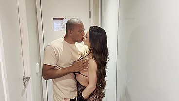 Duvido você não gozar assistindo, deixei a buceta dela toda molhada de tanto gozar no meu pau