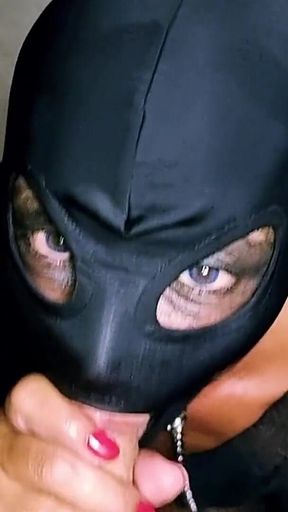 I Love Sucking It and Taking Cum Showers with My Hood and Leash Chupareina