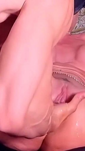 Amandha Fox squirts and takes it everywhere from her slave
