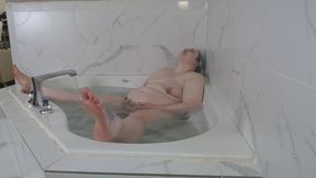 EndlessSummer in a Big Bubbly Tub!
