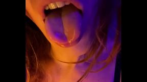 Un &eacute_change plut&ocirc_t hot avec un fan !Toi aussi r&eacute_serve ton moment !