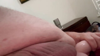 Vídeo casero en solitario de una amateur americana gordita con intensa masturbación anal