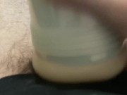 Ma grosse bite poilue gicle sur sa petite chatte fleshlight