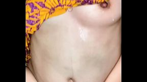 Ngentot sambil peras air susu mamah muda daster kuning yang sedang sange berat