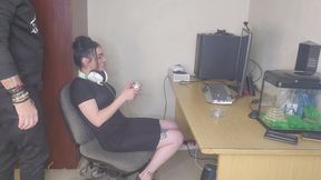 Cant pay rent just fuck my gamer girl