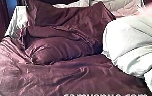 Amateur camgirl naked in bedroom playing with wet juicy slit