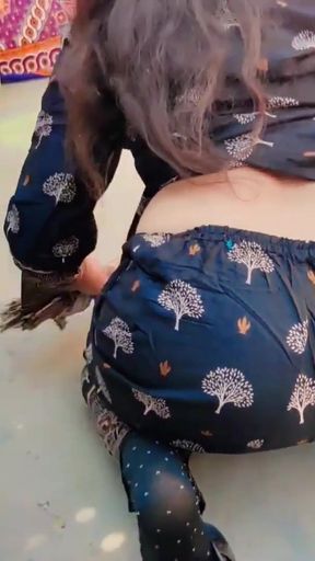 Thrilling moment from &quot;Desi Randi Bhabhi&#039;s Gand&quot;