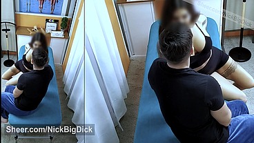 EL MASAJISTA SE FOLLA A ESTA CHICA DESPUES DE HACER TERAPIA CON MADERAS
