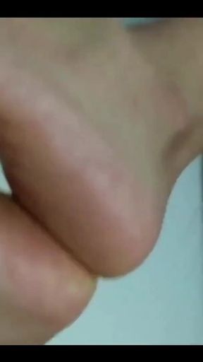 Sexy Amateur Footjob with Kiffa Ass Naked Until Cum on Soles