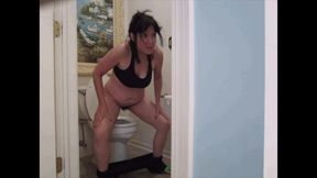 SEXY GIRL TOILET PEE OCT 15 wmv