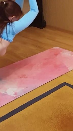 Jaw-dropping moment from &quot;Fucked yoga instructor in a hammok&quot;