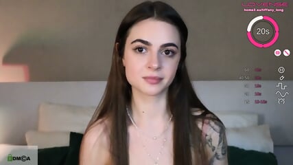 Cesur Model Koltua Eilirken Gl Masaj Aleti Amn Youn Orgazma Tayor Gizli Bir Buluma Srasnda