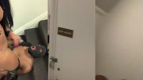 aylla gattina estava com tanto tesao que dominou seu escravo no corredor e fodeu ele gostoso