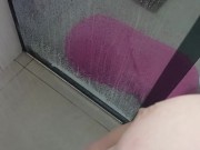 Gordinho branquinho gozando no banho