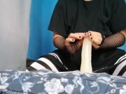 femboy gótico jugar con un gran dildo