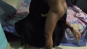 Muslim Sexy Mother-in-law Wearing Burqa and Hijab in Saudi Arabia Left by Son-in-law on the Bed While the Wife Was Not at Home