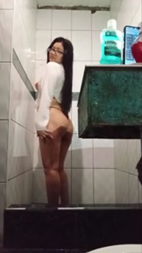 I'm your 23-year-old Latina. Your baby, lonely girl masturbating. Mira with you I dance, I take off my thong.