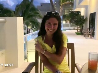 Русская шлюха согласилась на секс за деньги с незнакомцем в отеле