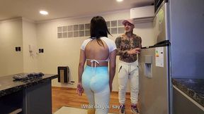 madrastra se aprovecha de mi ereccion, pide sexo anal