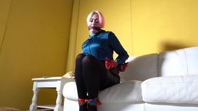 5013 Amber in Leather Gloves Silk Scarf