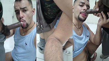 Machos fazendo troca troca no vestiário da academia