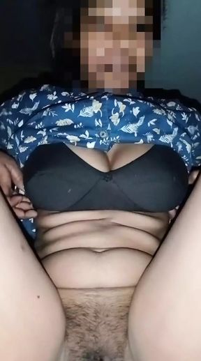 Desi Indian bhabhi masturbating