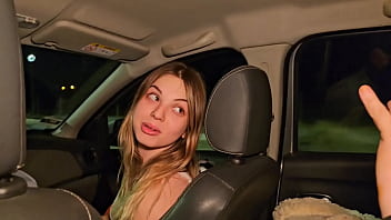 Keilabassi&#039_s nymphomaniac and Steffcrime can&#039_t hold back and suck her off inside the car.