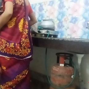 Bhabhi ko kitchen pe chuda