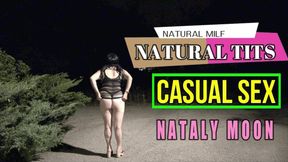 CELEBRIDAD MADURA ME PRESTA SUS TETAS NATURALES