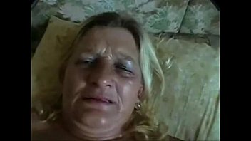 O genro gozou dentro da bucetada sogra e filmou para enviar para esposa - Bela Vosniaky