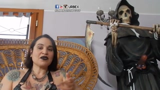 URBEX NOVELA - SHOWING OFF MY THICK ASS TO THE HATERS