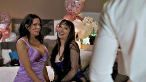 Exhibitionist MILFS Lexi Luna and Reagan Foxx Play With Vibrator For FIRST TIME!