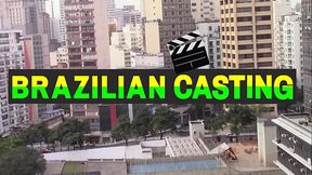 E uma ruiva muito gostosa e muito tesuda, e gostosa  peituda tem todas as qualidades de mulher brasileira gosta sexo e putaria enorme rabo topa fazer anal ela adora.
