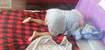 Hot couple erotic massage with oil on the body. Amateur wife gives me a handjob until I cum. Hot amateur couple crazy sex in the