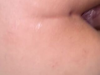 Culo súper apretado me vengo en sus nalgas deliciosas.