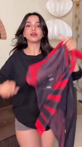 Hot Indian cutie plays with her sexy booty