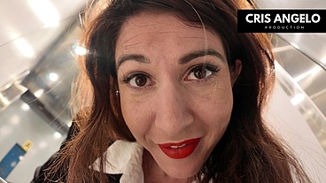 APAGON España - Blackout SPAIN - Bloquée dans l'ascenseur, elle finit par baiser son voisin marié - part 01