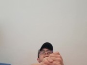 Il mio grosso cazzo va masturbato con due mani!