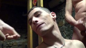 bukkake sur une salope qui avalevoici un bukkake sur une salope qui avale du ...