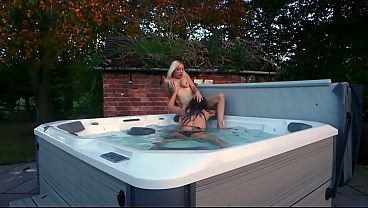 Atlantis and Sophie jacuzzi time