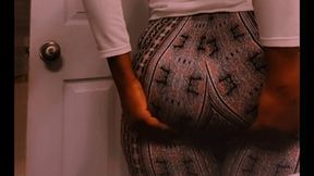 Big ass bathroom farts