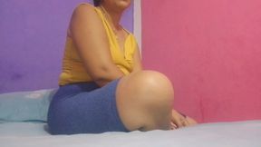 Delicious brunette with a big ass and pussy ends up masturbating until her happy ending, a delicious orgasm.