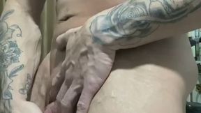 Adoração muscular com óleo