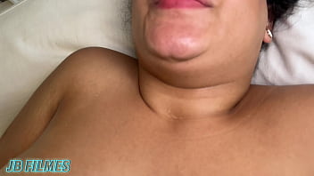GORDINHA DA BUCETA GRELUDA GOZA NO PAU GIGANTE
