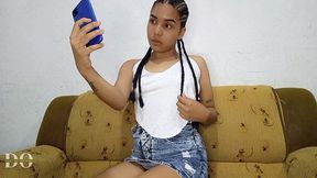 invito a mi amiga a hacer un trabajo de la universidad, lo que ella no sabia era que la iba a poner a chupar verga