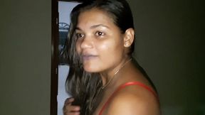 tigresa vip sai na chuva com muita vontade de foder e gozar vai ate o quarto do seguranca pra foder com ele