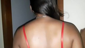 tigresa vip sai na chuva com muita vontade de foder e gozar vai ate o quarto do seguranca pra foder com ele